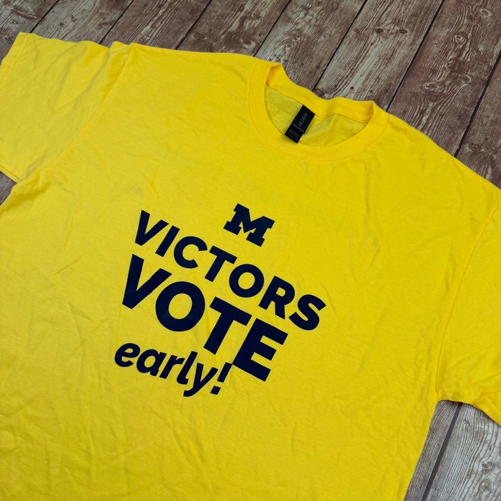 Gildan Heavy Cotton T Shirt Mens Large Yellow Michigan Victors Vote Early
